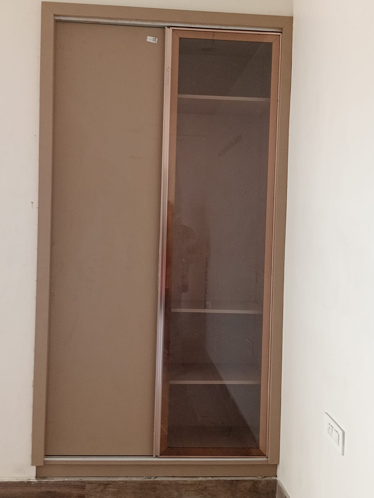Compact Sliding Wardrobe