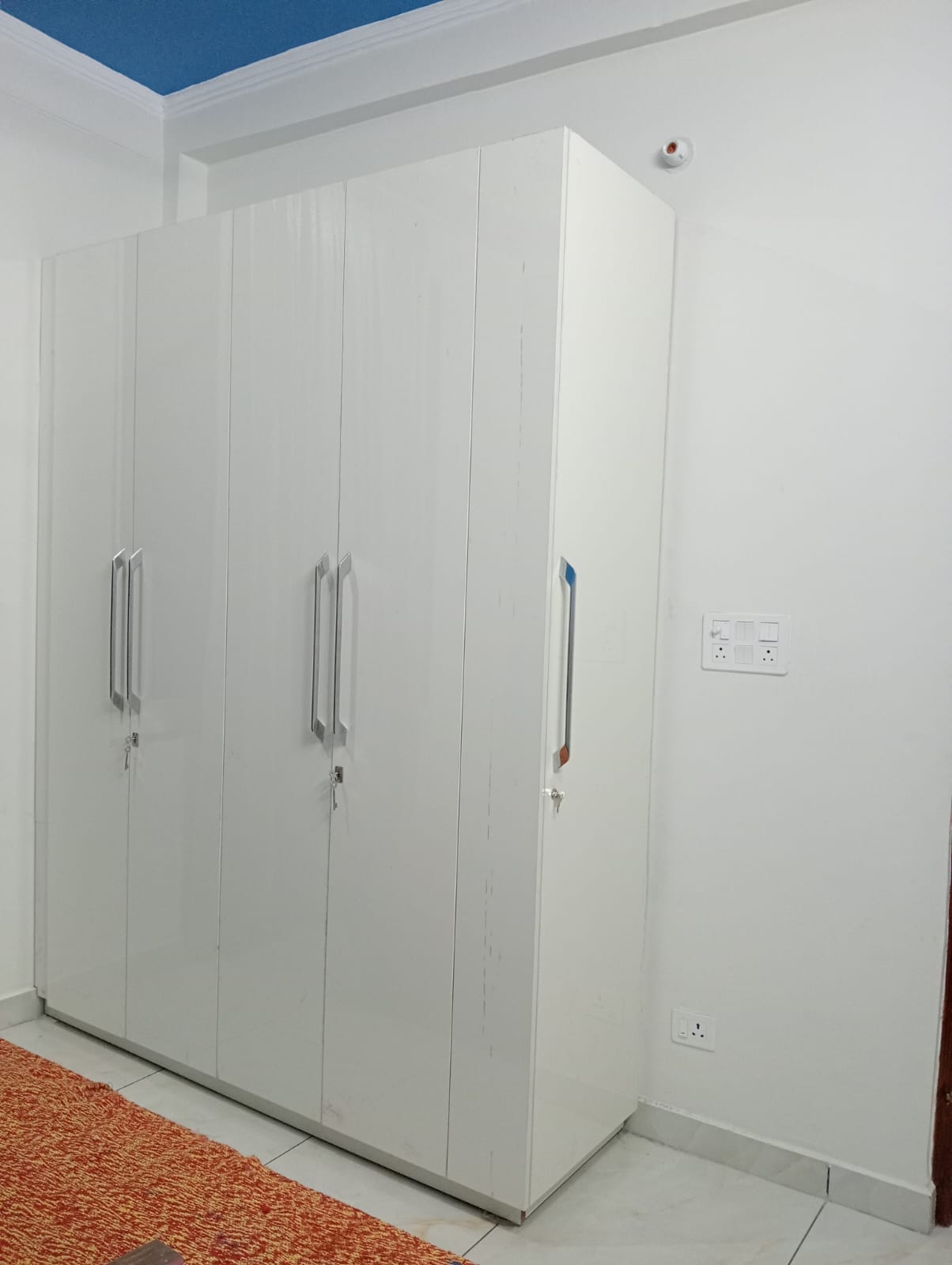 White Gloss 5-Shutter Wardrobe